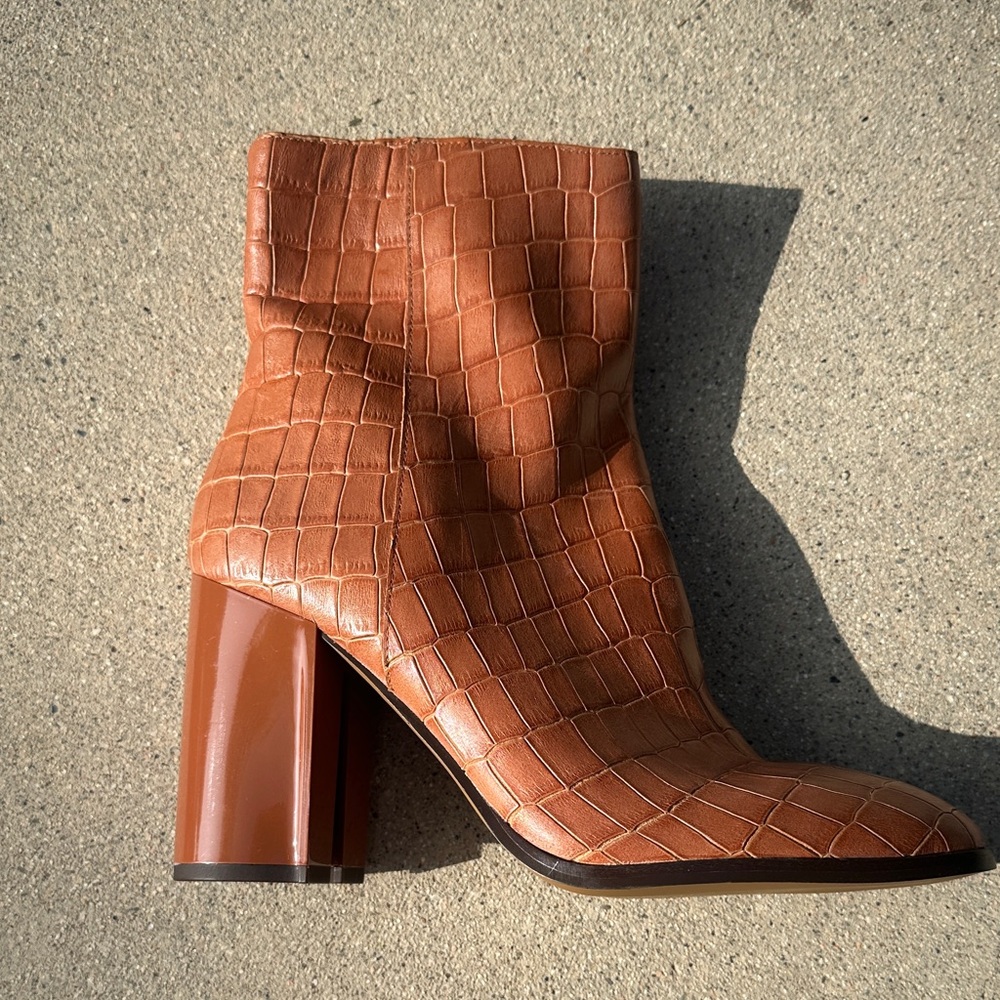 Brand New NBW Coach Tan Croc-Embossed Heeled Boots